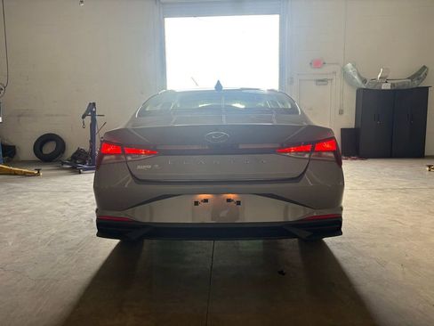 Used 2023 Hyundai Elantra SEL w/ Convenience Package FWD image 4