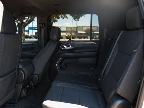 Used 2022 Chevrolet Suburban LS RWD image 23
