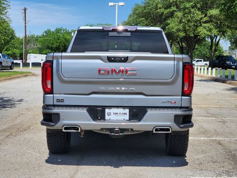 Used 2024 GMC Sierra 1500 AT4 w/ Technology Package AWD/4WD image 32