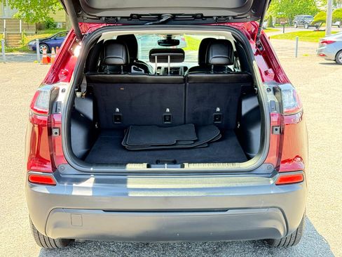 Used 2019 Jeep Cherokee Latitude Plus w/ Comfort/Convenience Group image 34