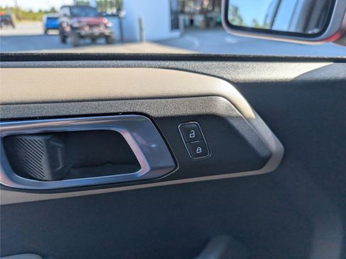 Used 2023 Ford Bronco Wildtrak image 19