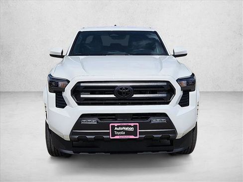 Used 2025 Toyota Tacoma SR5 AWD/4WD image 5