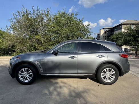 Used 2017 INFINITI QX70 2WD image 4