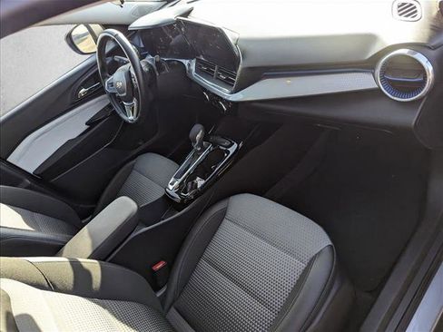 Used 2024 Chevrolet Trax LT w/ LT Convenience Package image 20