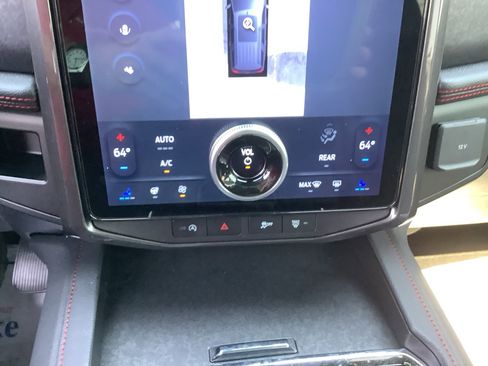 Used 2024 Ford Expedition Limited image 20