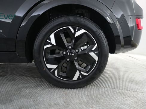 Used 2024 Kia Niro Wind w/ Wind Preserve Package FWD image 9