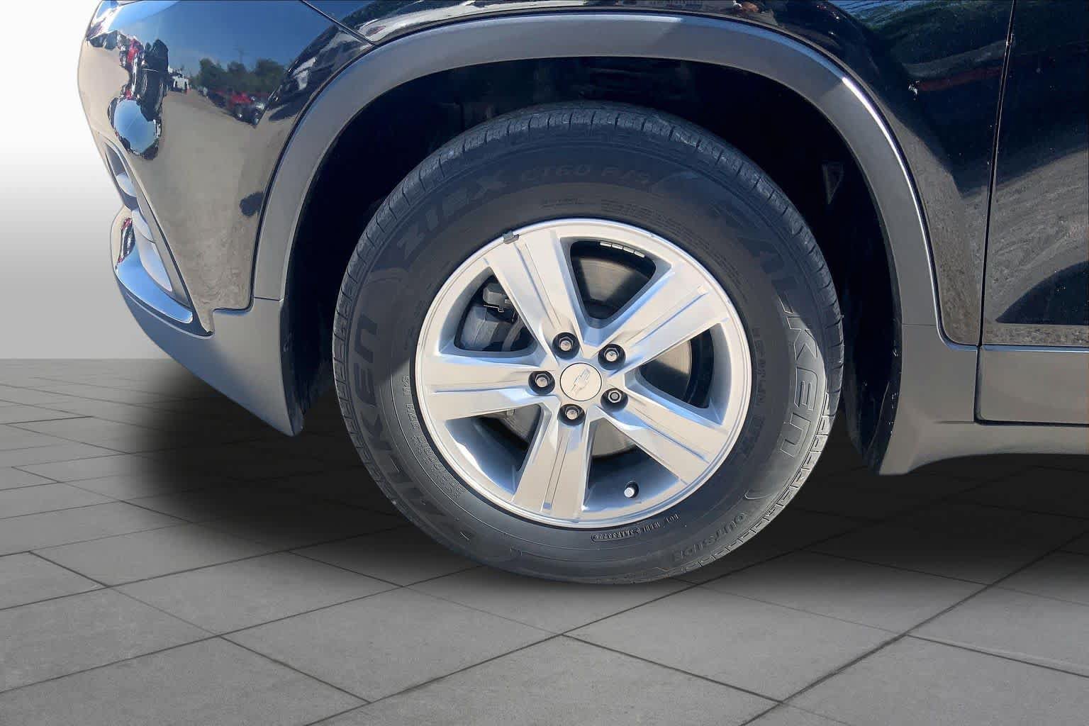 Used 2019 Chevrolet Trax LT FWD image 11