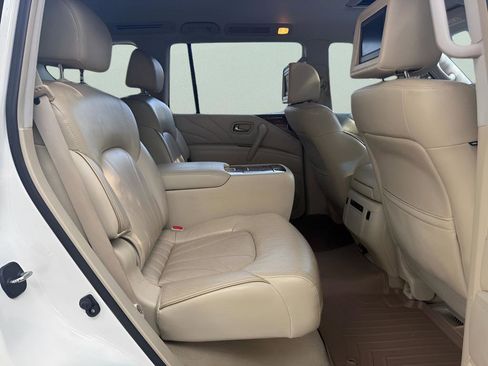 Used 2016 INFINITI QX80 4WD w/ Deluxe Technology Package image 9
