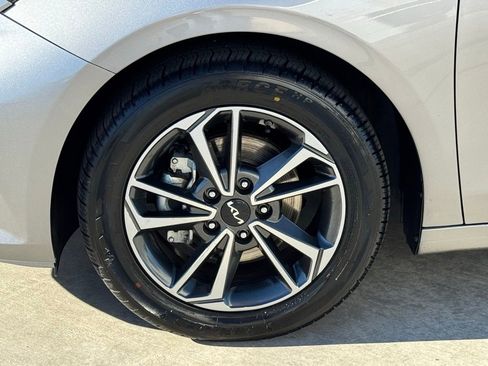 Used 2023 Kia Forte LXS image 9