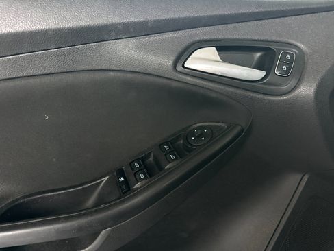 Used 2015 Ford Focus SE w/ SE Sport Package image 10