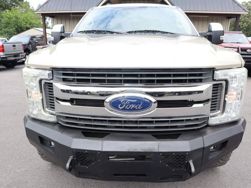 Used 2017 Ford F250 XLT w/ XLT Premium Package AWD/4WD image 2