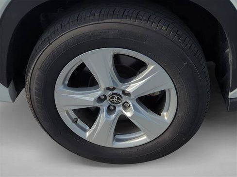 Certified 2024 Toyota Highlander LE FWD image 6