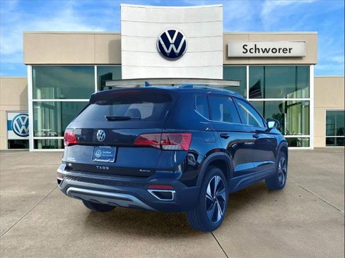 Certified 2024 Volkswagen Taos SE image 3