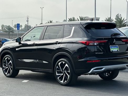 New 2025 Mitsubishi Outlander SE image 7