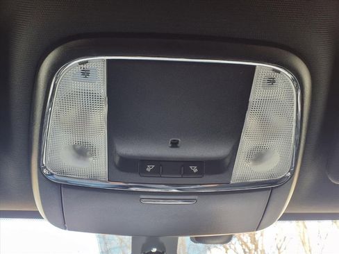 Used 2018 Jeep Grand Cherokee Laredo image 19