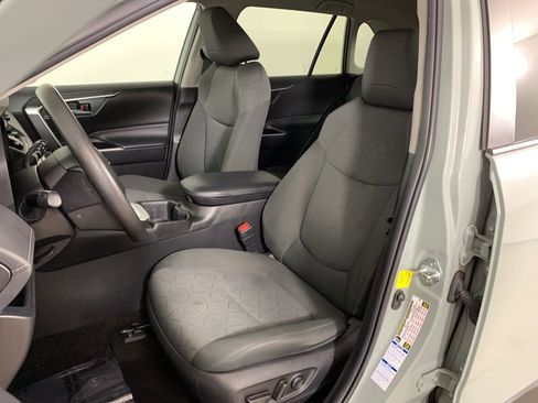 Used 2022 Toyota RAV4 XLE AWD/4WD image 28