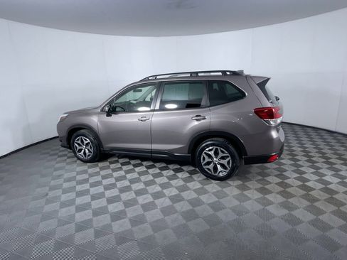 Used 2023 Subaru Forester Premium image 6