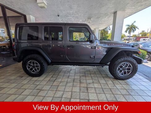 Used 2025 Jeep Wrangler Unlimited Rubicon w/ Convenience Group AWD/4WD image 4