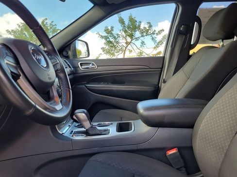 Used 2019 Jeep Grand Cherokee Laredo image 21