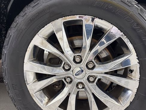 Used 2015 Ford F150 Lariat w/ Equipment Group 502A Luxury image 11