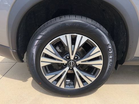 Used 2023 Nissan Rogue SV AWD/4WD image 12