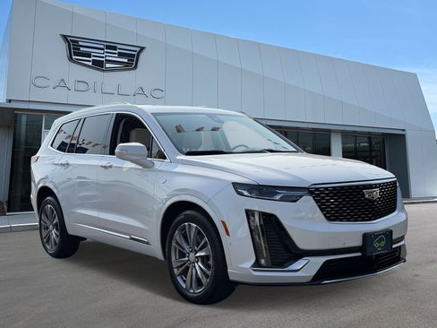Certified 2022 Cadillac XT6 Premium Luxury w/ Technology Package AWD/4WD image 2