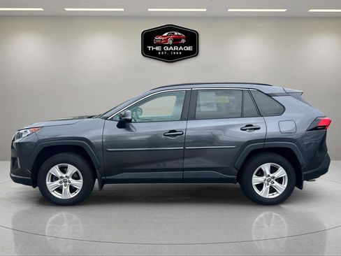 Used 2021 Toyota RAV4 XLE w/ Convenience Package image 2
