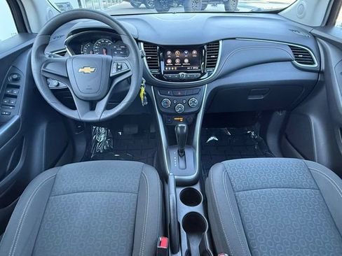 Used 2021 Chevrolet Trax LS FWD image 19