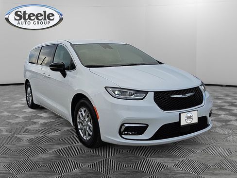 New 2026 Chrysler Pacifica Select image 7