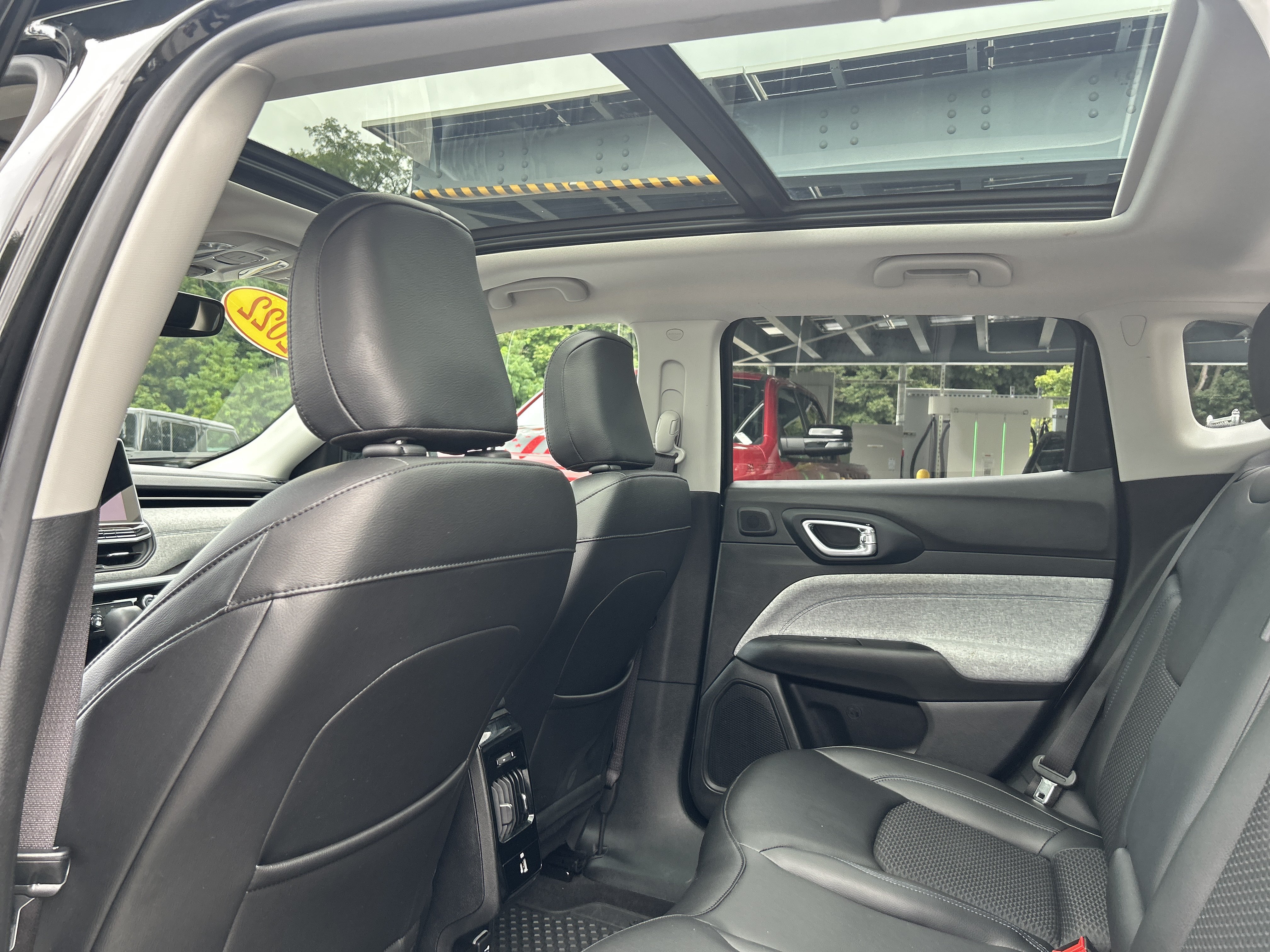 Certified 2022 Jeep Compass Latitude w/ Sun and Sound Group AWD/4WD image 11