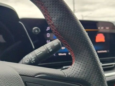 Used 2025 Chevrolet Trax RS w/ Driver Confidence Package image 7