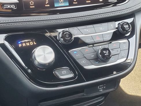 New 2027 Chrysler Pacifica Select FWD image 13