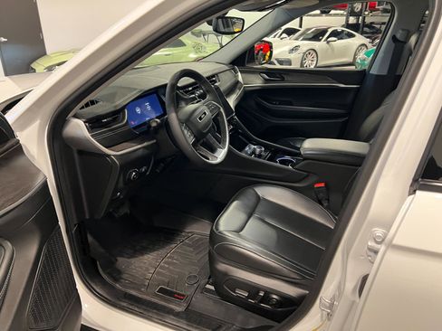 Used 2023 Jeep Grand Cherokee Limited w/ Trailer Tow Prep Group (B) image 10