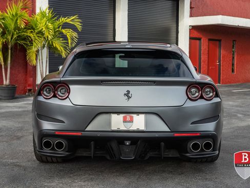 Used 2018 Ferrari GTC4Lusso T image 19