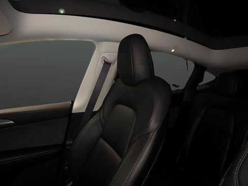 Used 2024 Tesla Model Y Long Range image 29