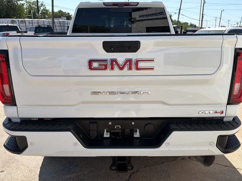 Used 2020 GMC Sierra 2500 AT4 w/ Technology Package AWD/4WD image 6