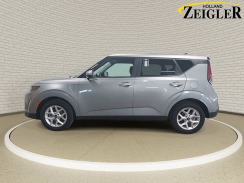 Used 2025 Kia Soul LX w/ LX Technology Package image 8