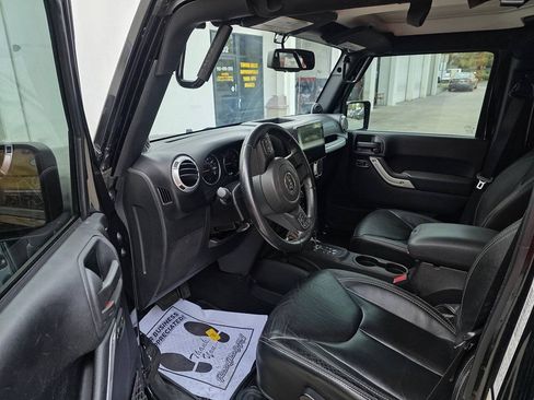Used 2014 Jeep Wrangler Unlimited Sahara w/ Connectivity Group AWD/4WD image 16