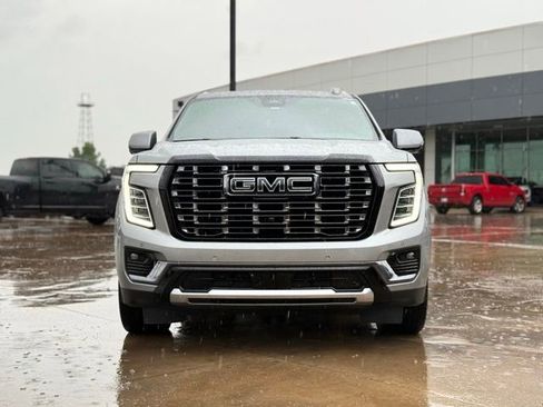 Used 2025 GMC Yukon Denali Ultimate AWD/4WD image 3