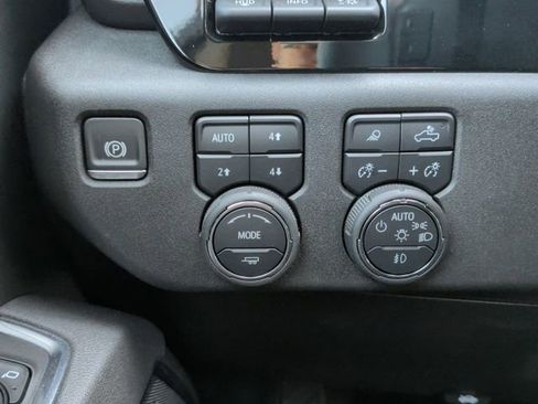 Used 2025 Chevrolet Silverado 1500 LTZ w/ LTZ Premium Package AWD/4WD image 25