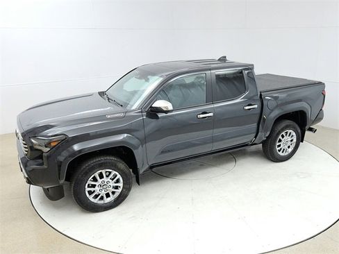 Used 2025 Toyota Tacoma Limited image 15