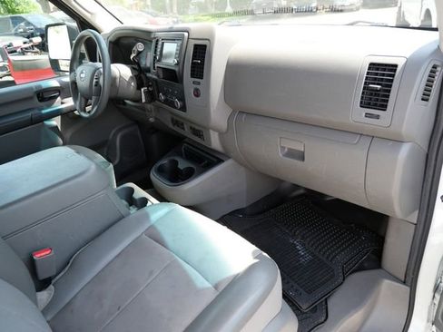 Used 2018 Nissan NV 3500 SV w/ Navigation Package RWD image 10