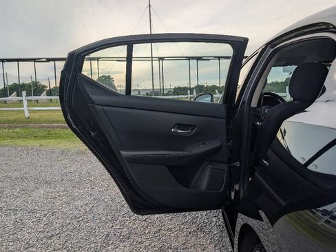 Used 2023 Nissan Sentra SV FWD image 11