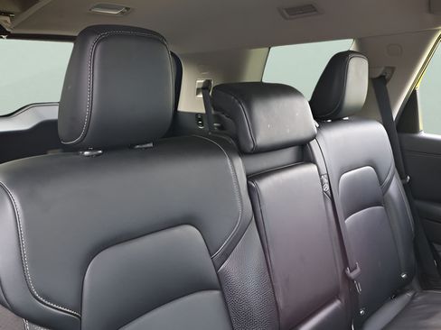 Used 2022 Nissan Pathfinder SL AWD/4WD image 17
