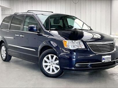 Used 2016 Chrysler Town & Country Touring w/ Driver Convenience Group