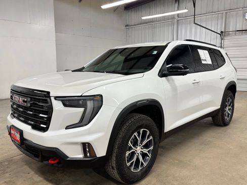 Used 2025 GMC Acadia AT4 w/ Luxury Package AWD/4WD image 3