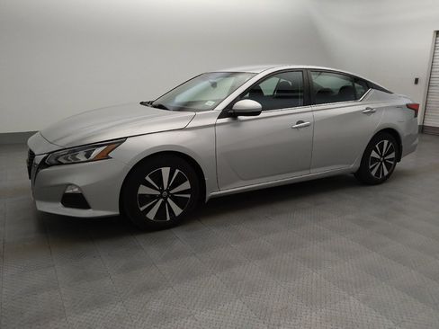Used 2022 Nissan Altima 2.5 SV FWD image 2