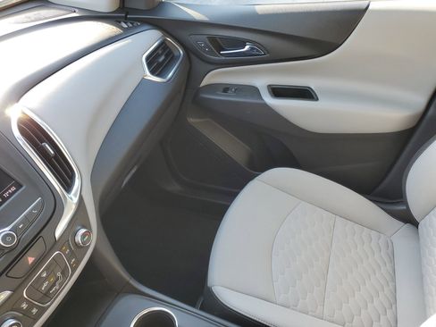Used 2021 Chevrolet Equinox LS image 25