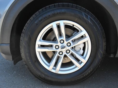 Used 2023 Ford Explorer XLT w/ Equipment Group 202A RWD image 12