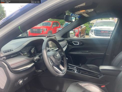 Used 2025 Jeep Compass Trailhawk AWD/4WD image 21